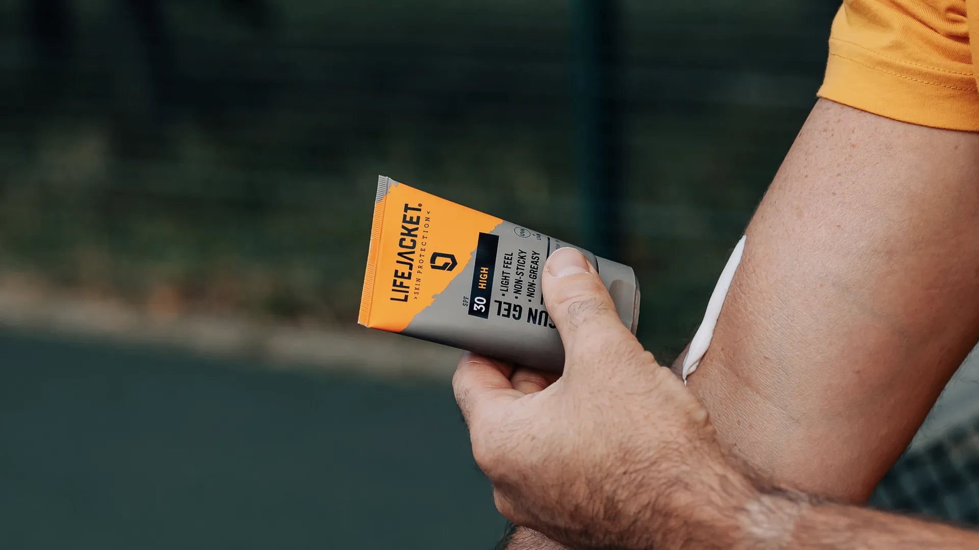 How to use sunscreen correctly.